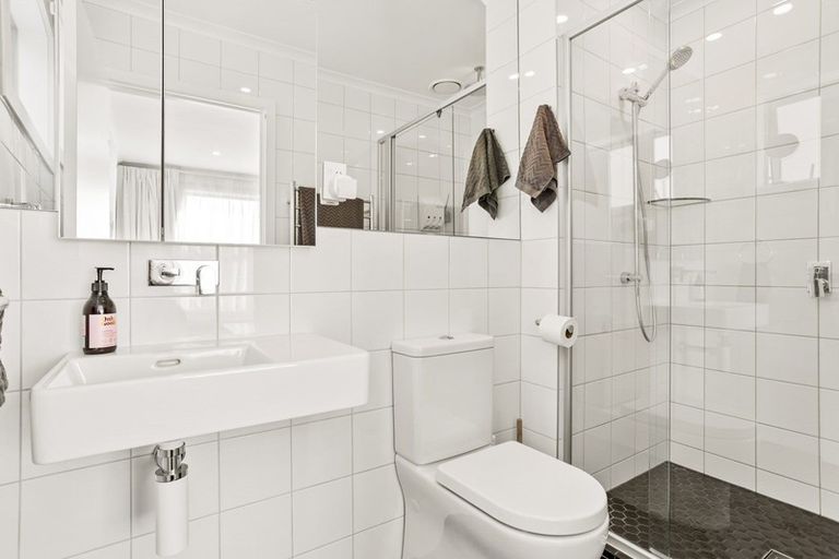 Photo of property in 28e Ian Morrison Road, Hobsonville, Auckland, 0616