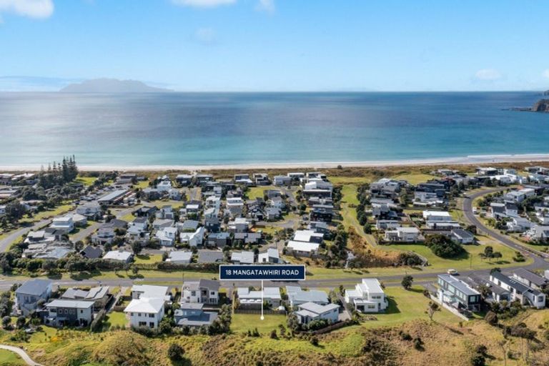 Photo of property in 18 Mangatawhiri Road, Omaha, 0986