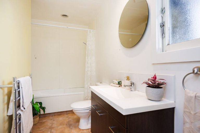 Photo of property in 17 Knowles Street, Terrace End, Palmerston North, 4410