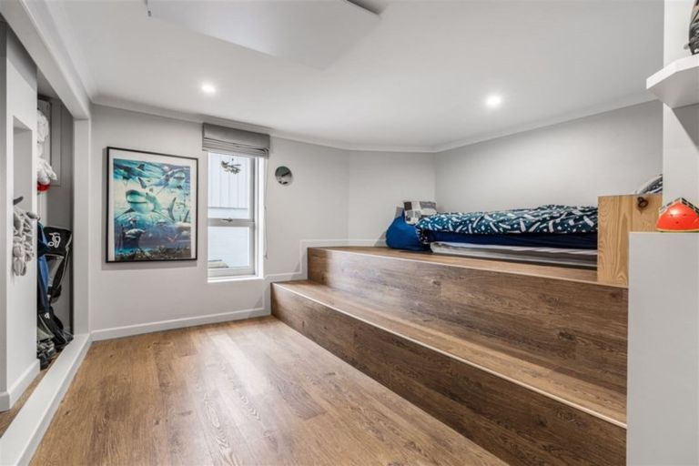 Photo of property in 18 Wairoa Road, Narrow Neck, Auckland, 0624