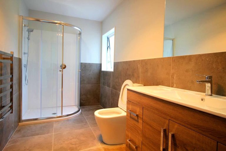 Photo of property in 6b Waddell Avenue, Point England, Auckland, 1072
