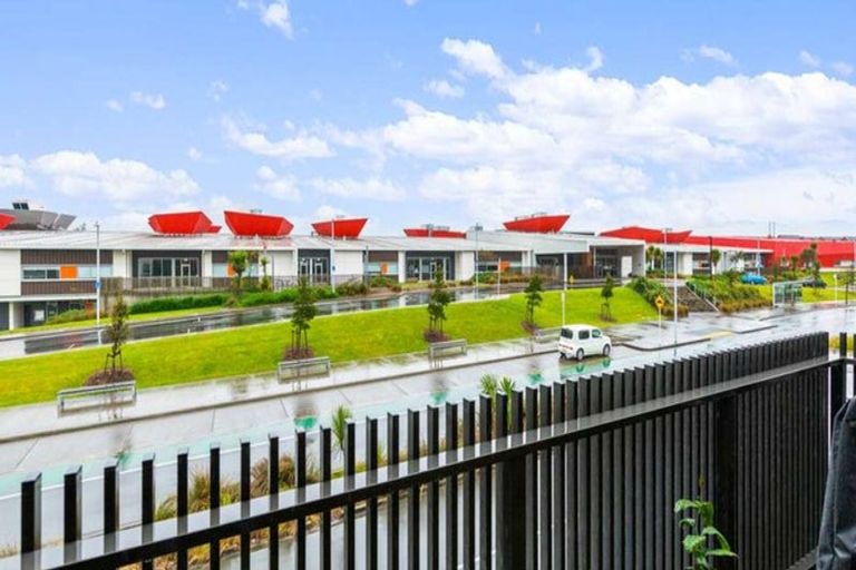 Photo of property in 83e Hobsonville Point Road, Hobsonville, Auckland, 0616