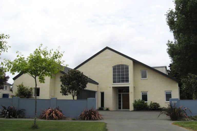 Photo of property in 32 Chateau Drive, Burnside, Christchurch, 8053