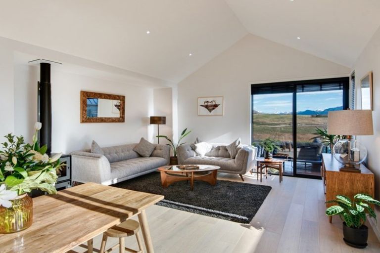 Photo of property in 10 Fife Court, Jacks Point, Queenstown, 9371