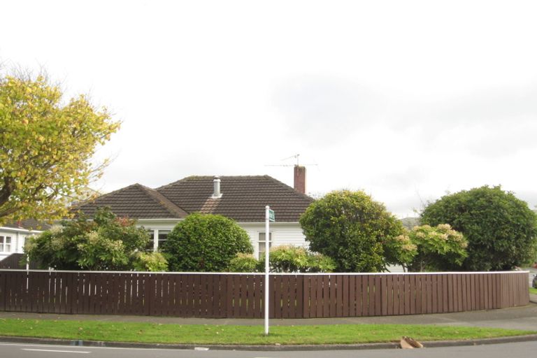 Photo of property in 91 Naenae Road, Naenae, Lower Hutt, 5011