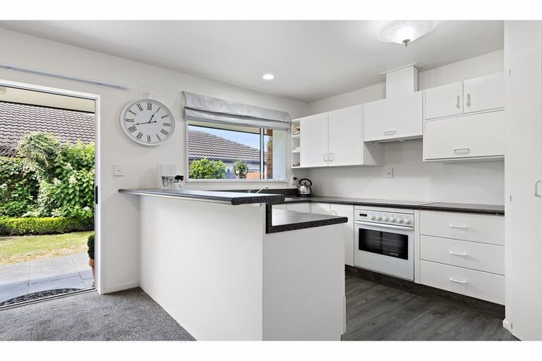 Photo of property in 3/69 Tyrone Street, Belfast, Christchurch, 8051