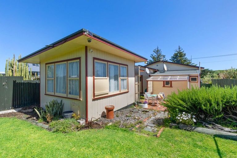 Photo of property in 20 Seafront Road, Castlecliff, Whanganui, 4501