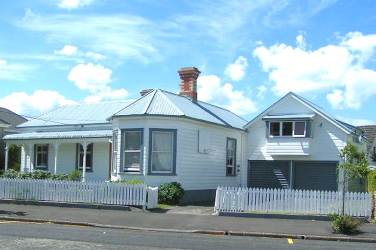 Photo of property in 107 Queen Street, Northcote Point, Auckland, 0627