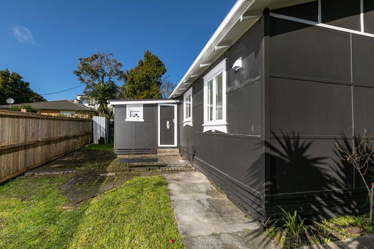 Photo of property in 117 Te Atatu Road, Te Atatu South, Auckland, 0610