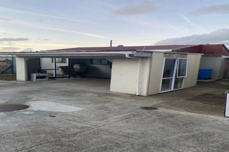 Photo of property in 517 Massey Road, Mangere, Auckland, 2022