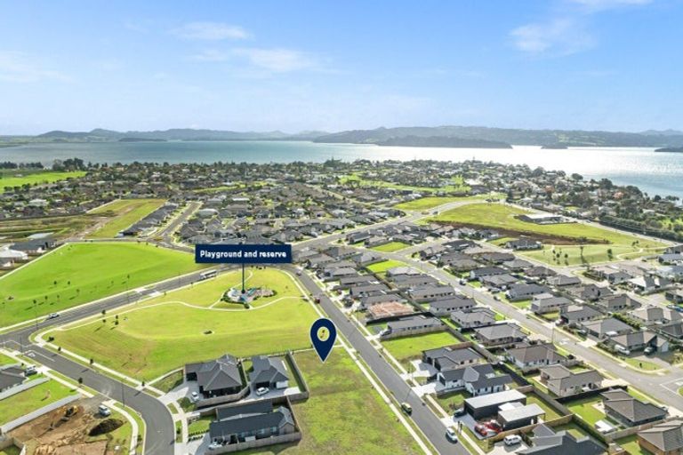 Photo of property in 20 Kapiakauri Road, One Tree Point, 0118