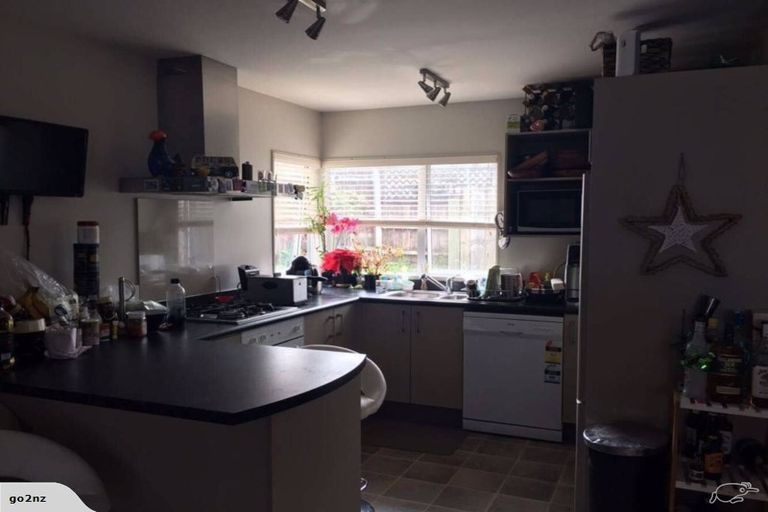 Photo of property in 80a Lynn Road, Bayview, Auckland, 0629