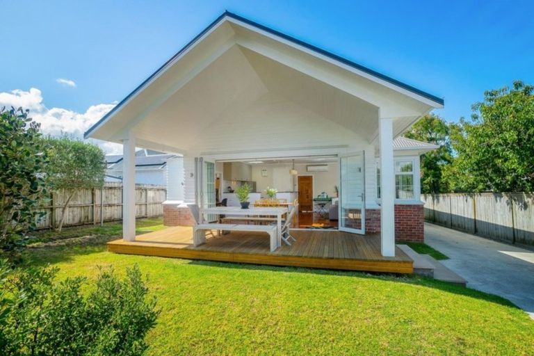 Photo of property in 33a Alberta Street, Point Chevalier, Auckland, 1022