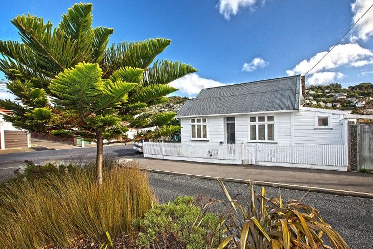 Photo of property in 63 Endeavour Street, Lyall Bay, Wellington, 6022