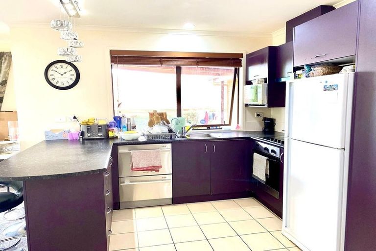 Photo of property in 12 Chadlington Avenue, Henderson, Auckland, 0612