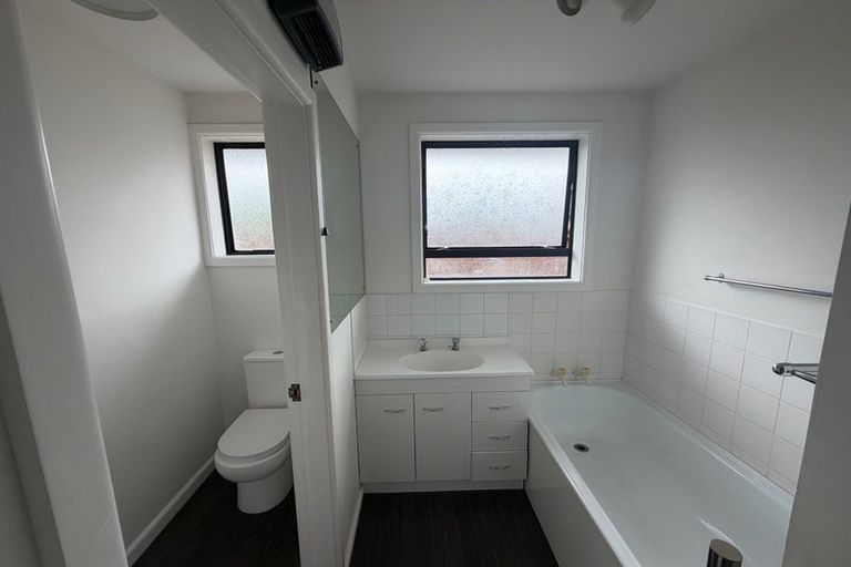 Photo of property in 15 Talltree Avenue, Avonhead, Christchurch, 8042