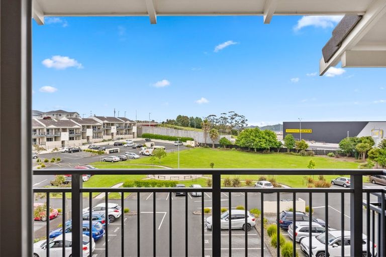 Photo of property in 16b/71 Spencer Road, Oteha, Auckland, 0632