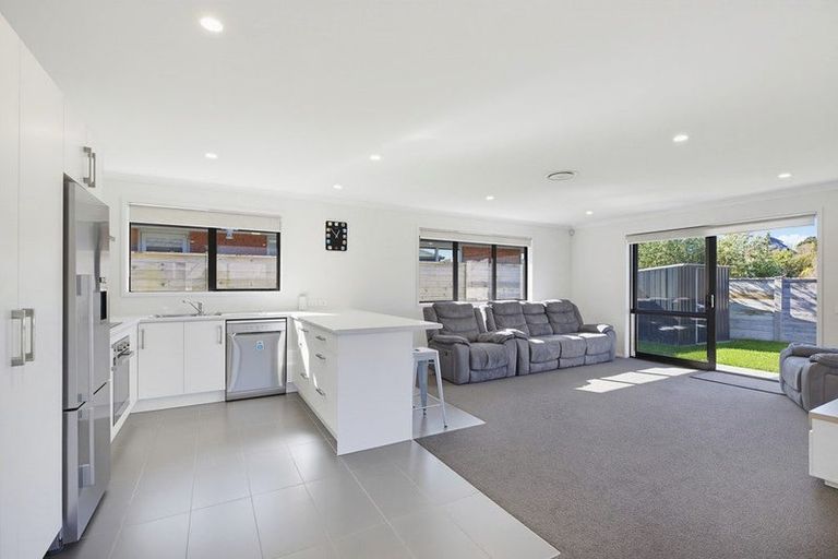 Photo of property in 6 Mooring Close, Whitby, Porirua, 5024