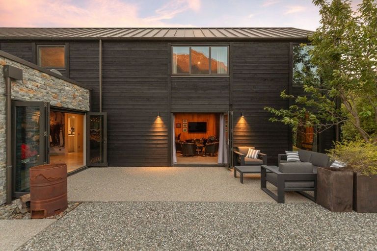 Photo of property in 8 Pendeen Crescent, Jacks Point, Queenstown, 9371