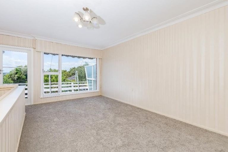 Photo of property in 2/36 Holland Road, Hillcrest, Auckland, 0627