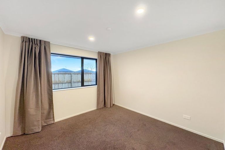 Photo of property in 35 Whiteoak Drive, 7604