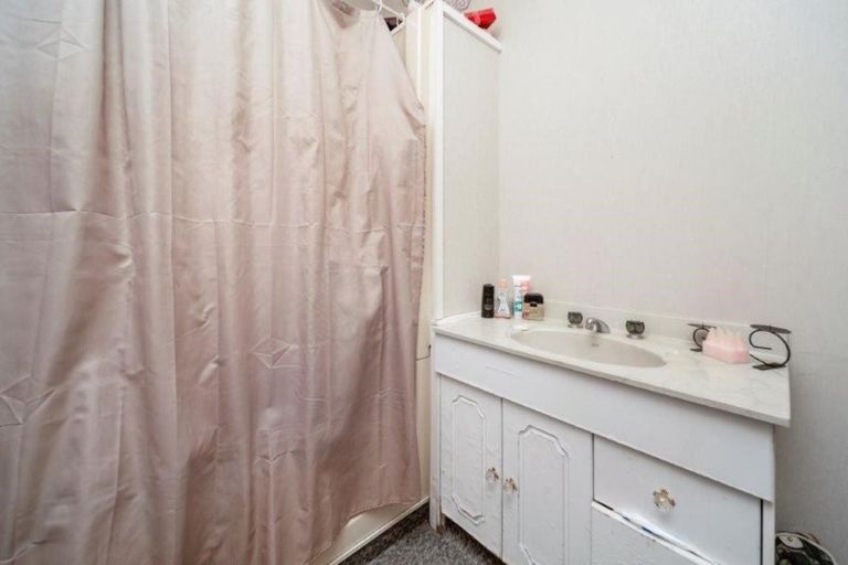 Photo of property in 1 County Drive, Hawera, 4610