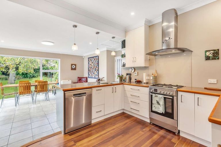 Photo of property in 6 Awatea Terrace, Hokowhitu, Palmerston North, 4410