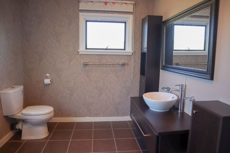 Photo of property in 67 Memorial Avenue, Ilam, Christchurch, 8053