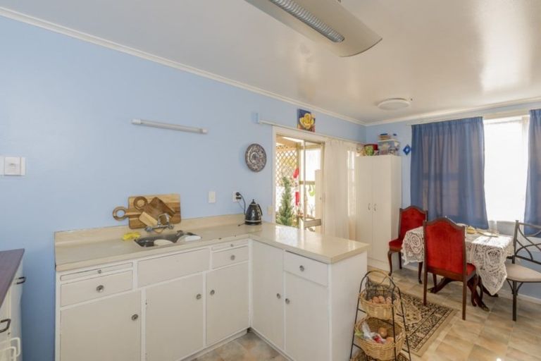 Photo of property in 99 Queen Street West, Levin, 5510