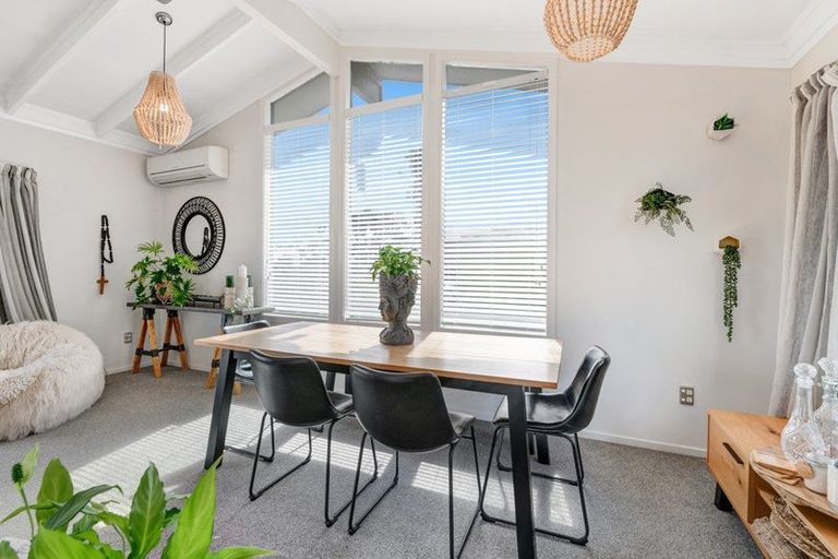 Photo of property in 12 Makiri Street, Helensville, 0800