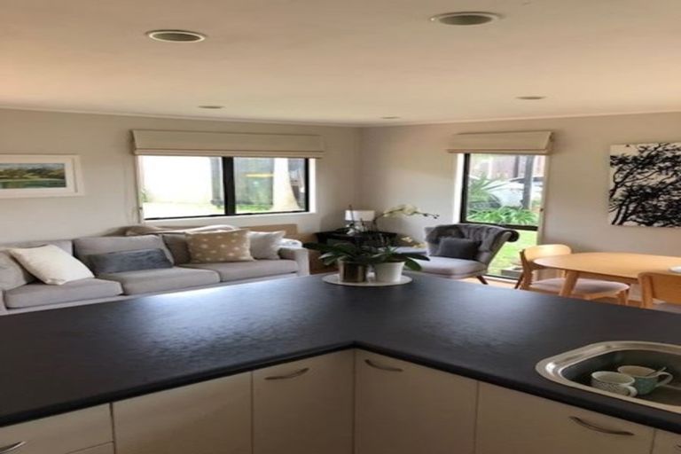 Photo of property in 23 Harford Place, Pakuranga Heights, Auckland, 2010