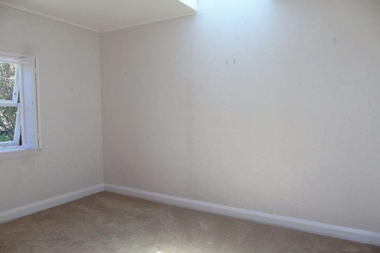 Photo of property in 77 Houghton Bay Road, Houghton Bay, Wellington, 6023