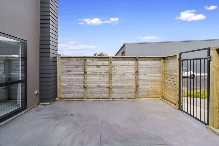 Photo of property in 1/9 Surrey Street, Tawa, Wellington, 5028