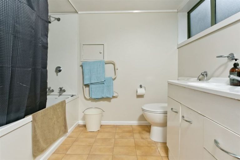 Photo of property in 528 Beach Road, Murrays Bay, Auckland, 0630