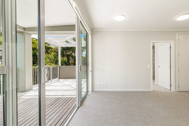 Photo of property in 16 Rewa Rewa Lane, Orewa, 0931