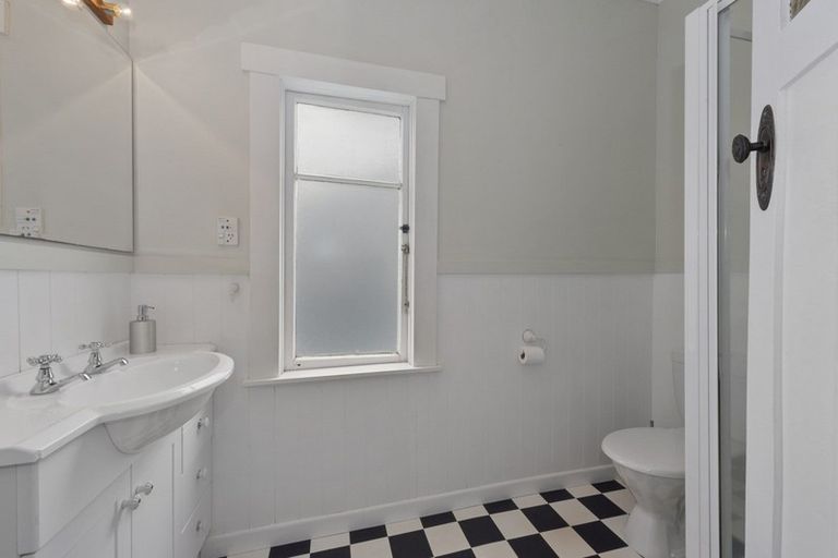 Photo of property in 4 Bond Street, Hamilton East, Hamilton, 3216