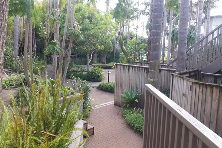 Photo of property in 1/72 Kitchener Road, Milford, Auckland, 0620