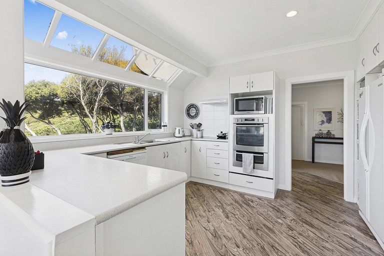 Photo of property in 31 Kiriwai Road, Paremata, Porirua, 5024