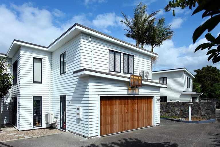 Photo of property in 27c Tamaki Bay Drive, Pakuranga, Auckland, 2010