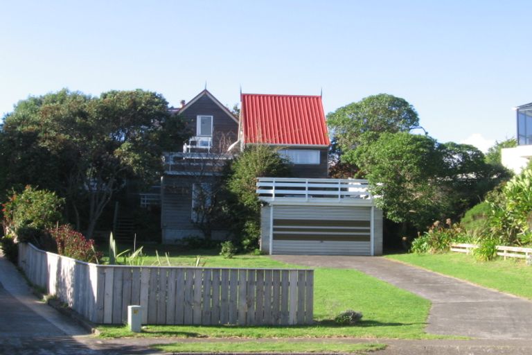 Photo of property in 11 Frances Street, Waikanae Beach, Waikanae, 5036