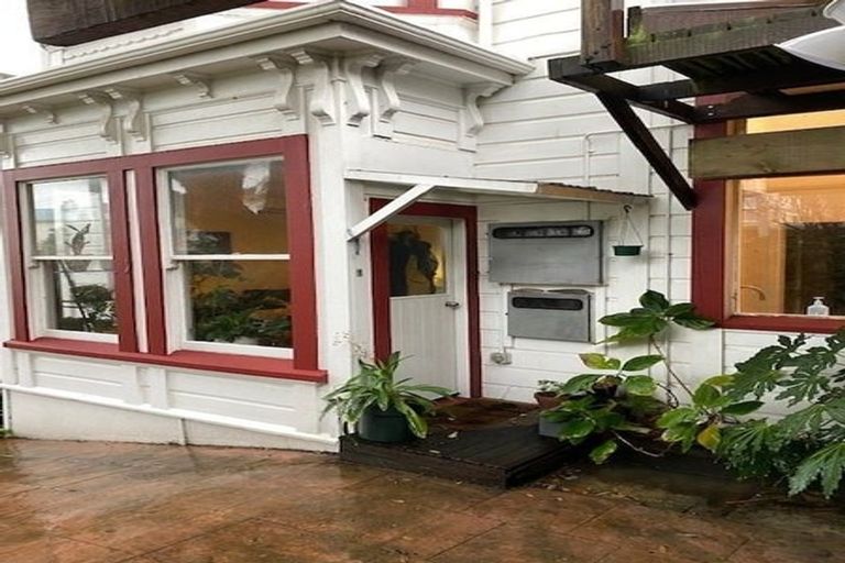 Photo of property in 51 Hawker Street, Mount Victoria, Wellington, 6011