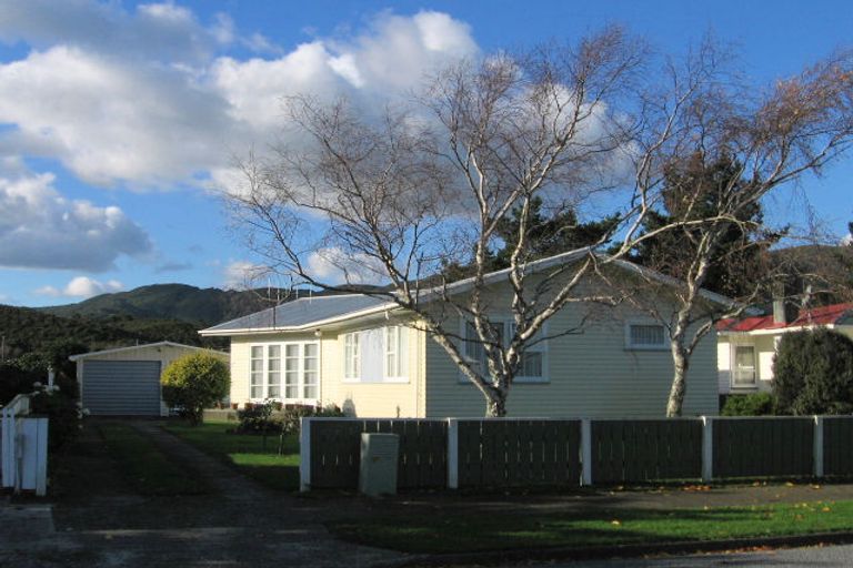 Photo of property in 20 Wetherby Grove, Wainuiomata, Lower Hutt, 5014