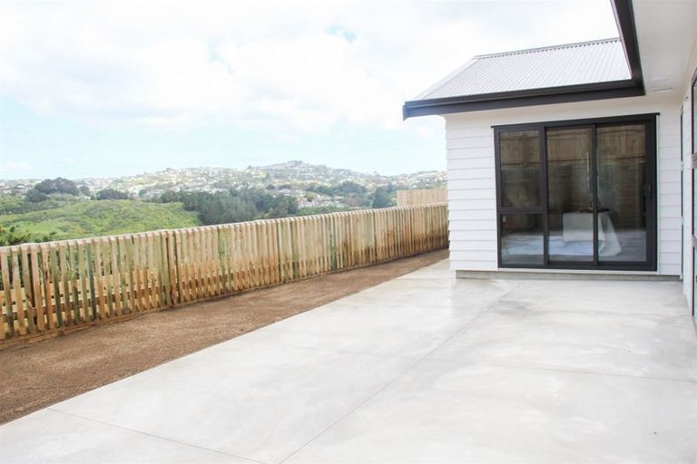 Photo of property in 62 Farnworth Terrace, Glenside, Wellington, 6037