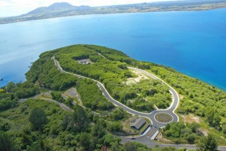 Photo of property in 7 Parawera Drive, Acacia Bay, Taupo, 3330