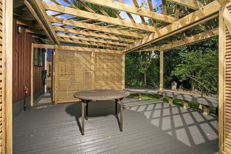 Photo of property in 24 Chedworth Drive, Glenfield, Auckland, 0629