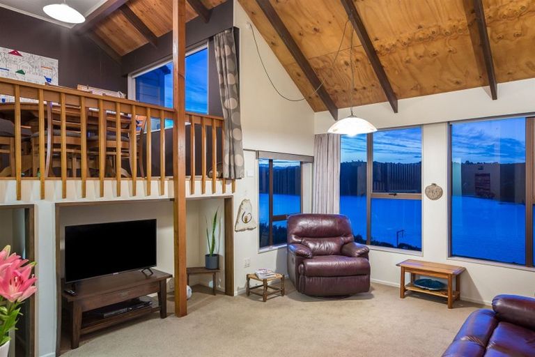 Photo of property in 33 Forth Place, Papakowhai, Porirua, 5024