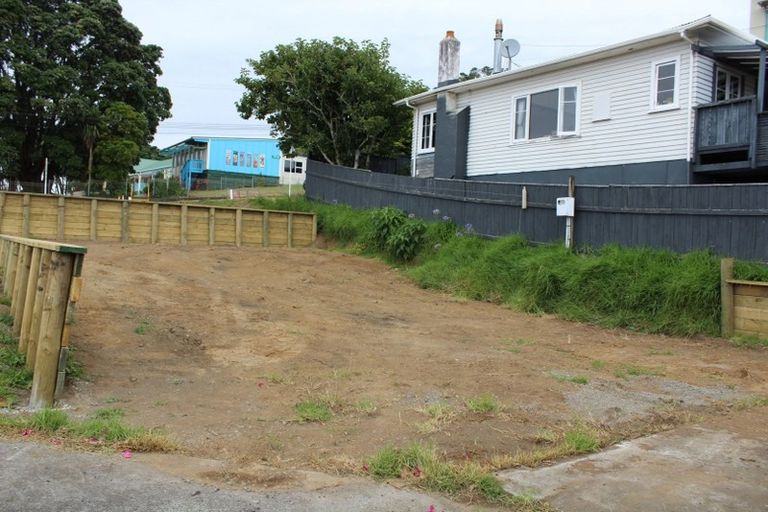 Photo of property in 38 Pioneer Road, Moturoa, New Plymouth, 4310