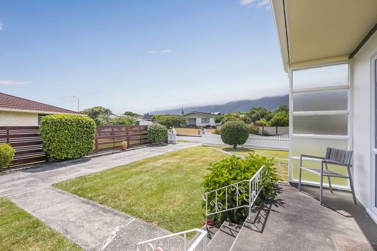 Photo of property in 20 Matai Street, Waikanae, 5036