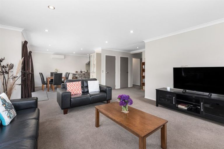 Photo of property in 7 Sumner Terrace, Aotea, Porirua, 5024