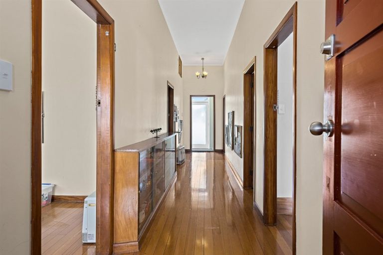 Photo of property in 1/221 Onewa Road, Birkenhead, Auckland, 0626